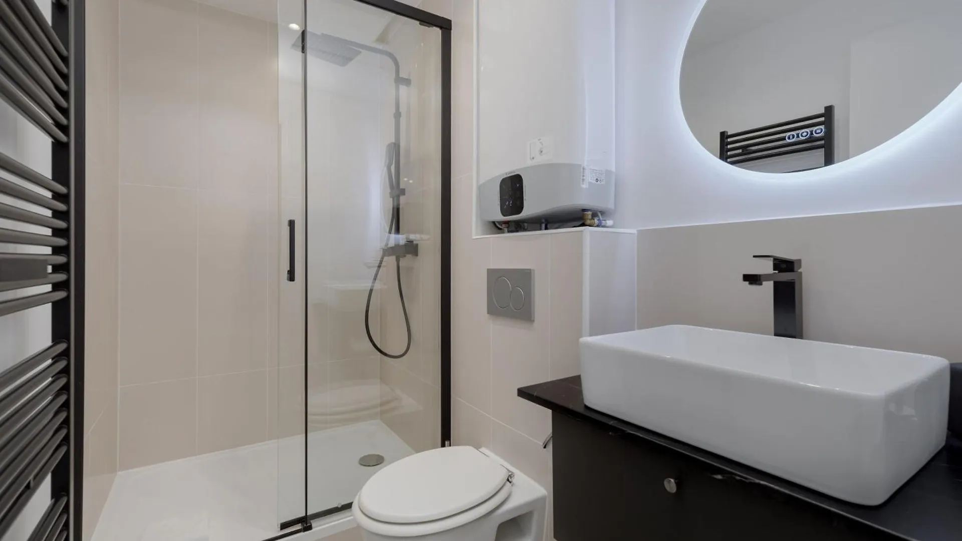 Poetic Stay - Montmartre Paris Apartment